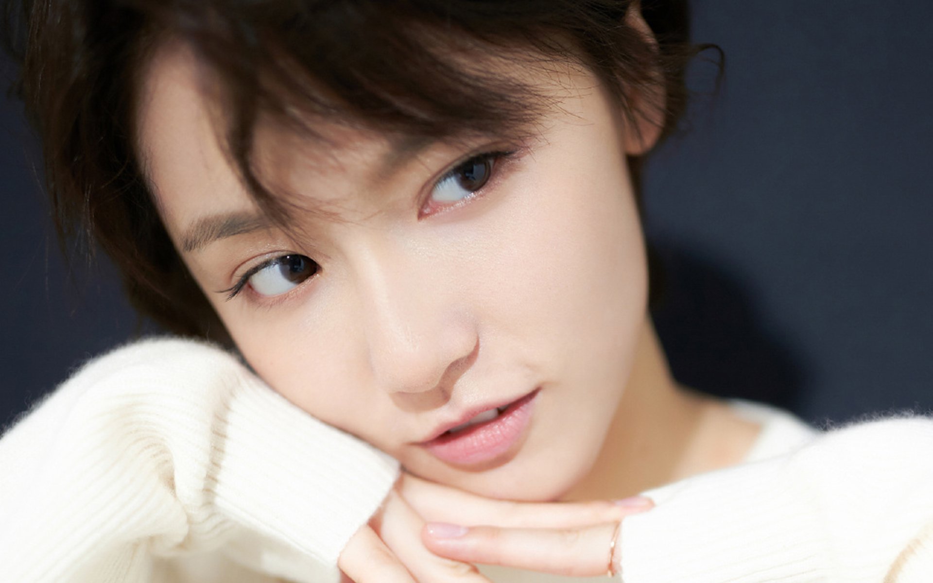 湖人球员与球迷互动合照登上社交热搜榜，湖人队球员合照