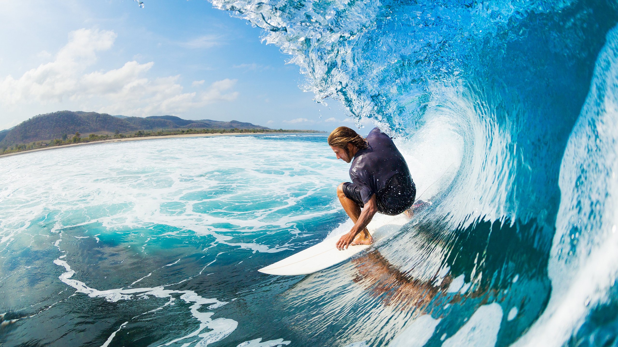 爱游戏中国官方网站平台-赛场外的休闲娱乐：电竞与IP联动打造多元娱乐平台，电竞互动